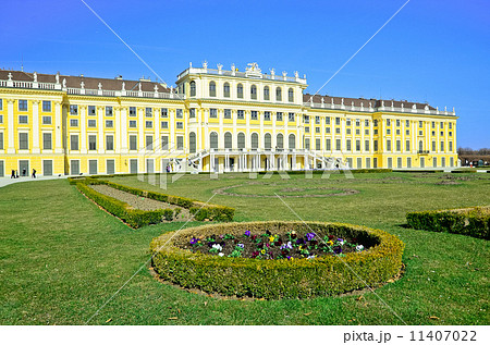 Schoenbrunn Palace in Vienna, Austria Schoenbrunn Palace in Vienna, Austria 11407022
