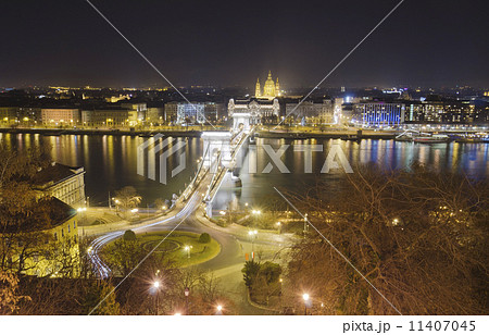 Chain Bridge and St. Stephen's Basilica Chain Bridge and St. Stephen's Basilica 11407045