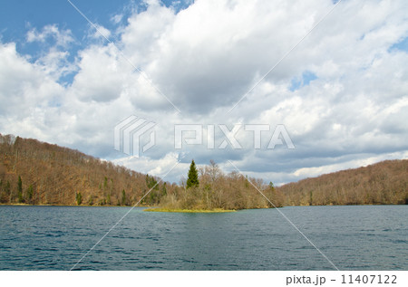 Breathtaking view in the Plitvice Lakes National Park, Croatia 11407122