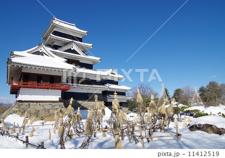 国宝　松本城　雪景色 11412519