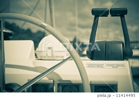 Sailing yacht control wheel and implement Sailing yacht control wheel and implement 11414495