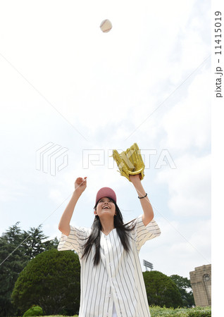 野球ユニフォームと女性 野球ユニフォームと女性 11415019