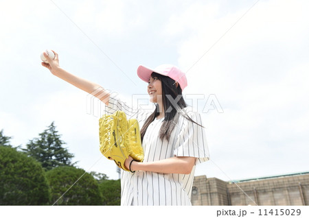 野球ユニフォームと女子 11415029