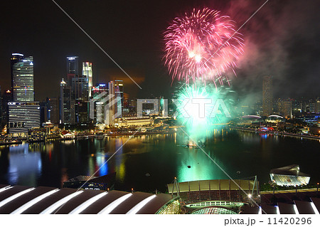 シンガポール　夜景の花火 11420296