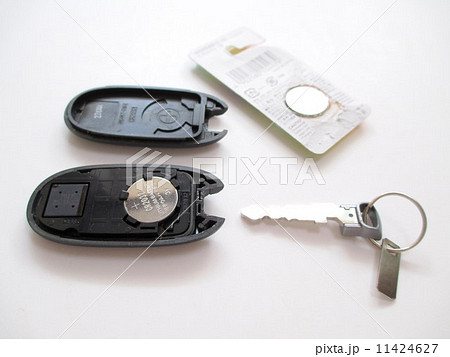 車のキーの電池交換　Battery exchange of the key of a car  11424627