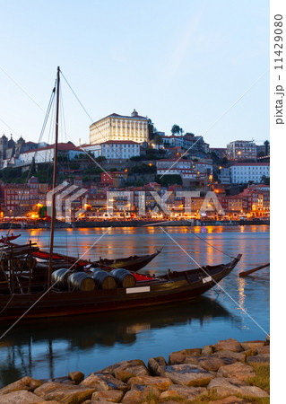 Night scene of Porto, Portugal  11429080
