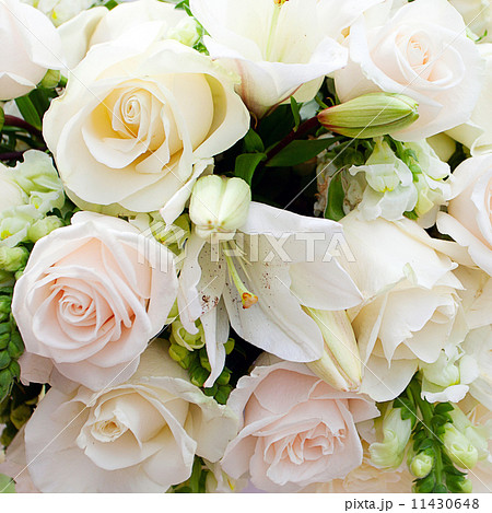 wedding marquee with bouquets of roses 11430648
