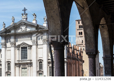 イタリアの世界遺産　マントヴァ　ドゥオモ 11431206
