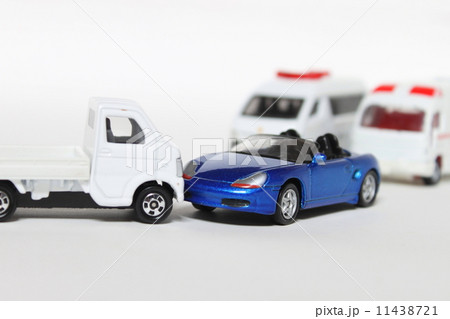 自動車事故 11438721