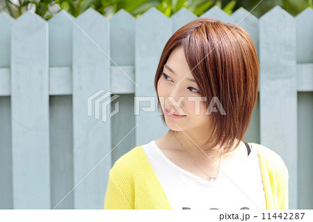 若い女性　ヘアスタイル 11442287