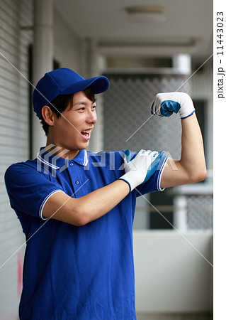 作業員 配達員 宅配員 引越 (男性 仕事 ビジネス 働く 30代 ビジネスマン) 11443023