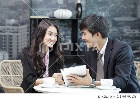 Consultant and customer Asian businessman discuss and talk Consultant and customer Asian businessman discuss and talk 11444628