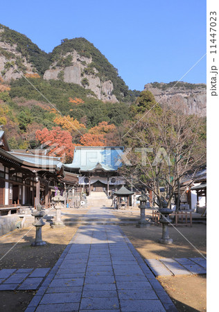 晩秋の四国霊場第85番札所「八栗寺」と「五剣山」 11447023