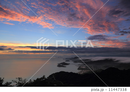 瀬戸内の夕暮れ（香川県三豊市、七宝山から見る黄昏の荘内半島）（いろは丸衝突・沈没海域） 11447338