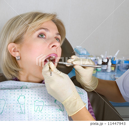 At the dentist 11447943