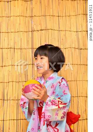 浴衣の女の子（よしず） 11451911