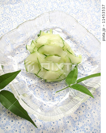涼味のきゅうりの酢の物　The vinegared dish of a cucumber  11453537