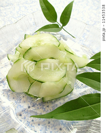 涼味のきゅうりの酢の物　The vinegared dish of a cucumber  11453538