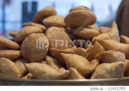 Fresh kachoris and samosas on display in store 11453765