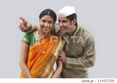 Maharashtrian man pointing something out to woman Maharashtrian man pointing something out to woman 11455239