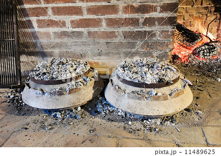 cooking of traditional dalmatian meal Peka cooking of traditional dalmatian meal Peka 11489625