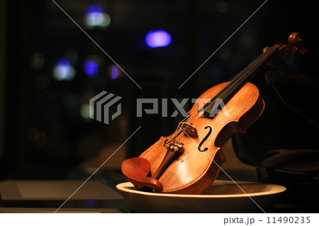 wooden violin with dark background 11490235