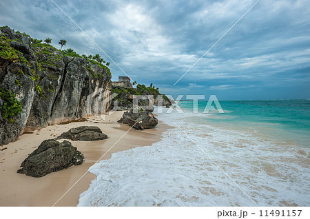 White sand beach and ruins of Tulum, Yuacatan, Mexico 11491157