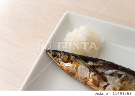 秋刀魚の塩焼きと大根おろし 秋刀魚の塩焼きと大根おろし 11491263
