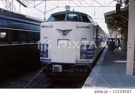 昭和52年 青森駅の583系寝台特急電車ゆうづる の写真素材