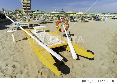 Lifeboat on the beach 11543116