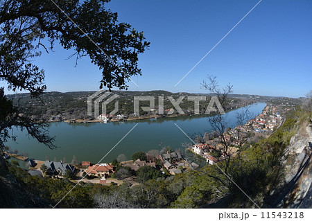 魚眼で見た静かなオースティン湖 11543218