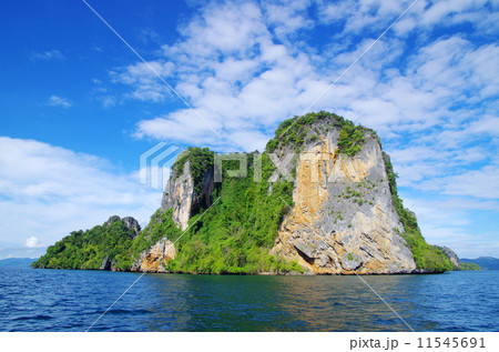 rocks and sea 11545691