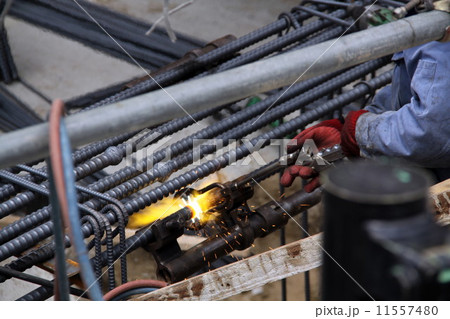 鉄筋の圧接 11557480