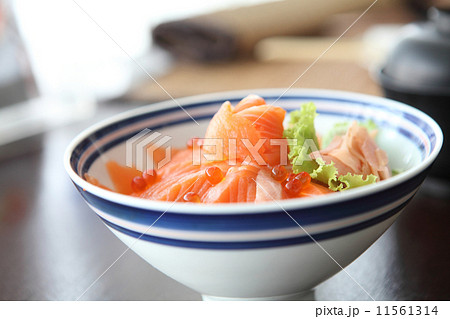 Salmon sushi don Salmon sushi don 11561314