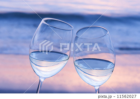 夕暮れのビーチで乾杯 夕暮れのビーチで乾杯 11562027