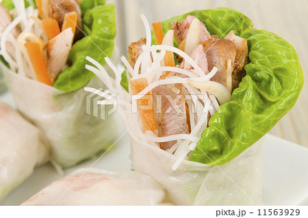Goi Cuon - Vietnamese fresh spring rolls with pork and prawns  11563929