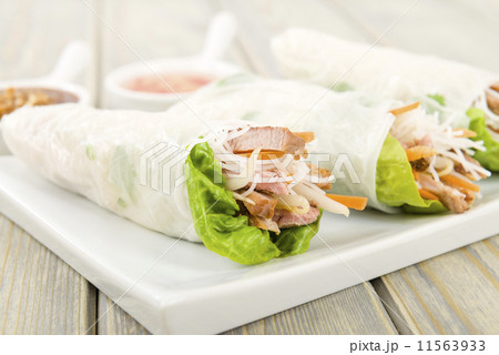 Goi Cuon - Vietnamese fresh spring rolls with pork and prawns  11563933