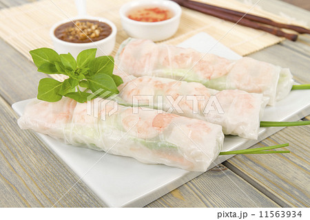 Goi Cuon - Vietnamese fresh spring rolls with pork and prawns  11563934