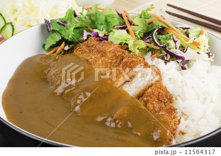 Katsu Kare served with salad, steamed rice and curry sauce. 11564317