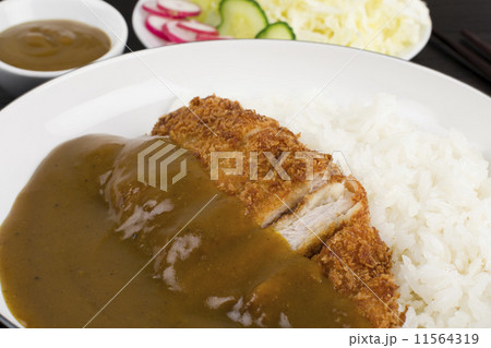 Katsu Kare served with salad, steamed rice and curry sauce. 11564319