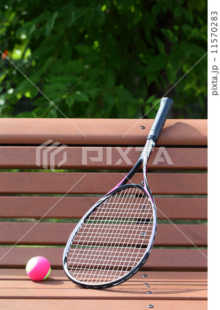テニスボール　と　ラケット 11570283