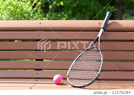テニスボール　と　ラケット 11570284