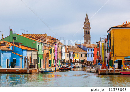 Color houses on Burano island near Venice Color houses on Burano island near Venice 11573043