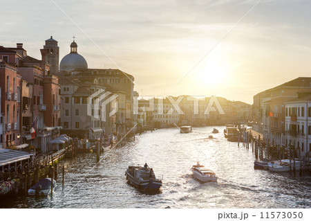 Grand canal in Venice, Italy 11573050