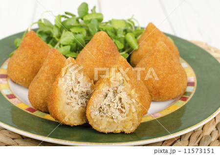 Coxinha - Brazilian deep fried snacks stuffed with chicken  11573151