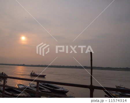 ガンジス河の朝 ガンジス河の朝 11574314