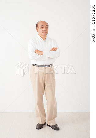 悩むシニア男性 悩むシニア男性 11575291