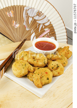 Oriental Deep Fried Battered Prawns & Sweet Chilli Dip  11576707