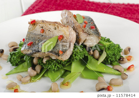 Grilled mackerel fillet with green vegetables & black eyed peas Grilled mackerel fillet with green vegetables & black eyed peas 11578414