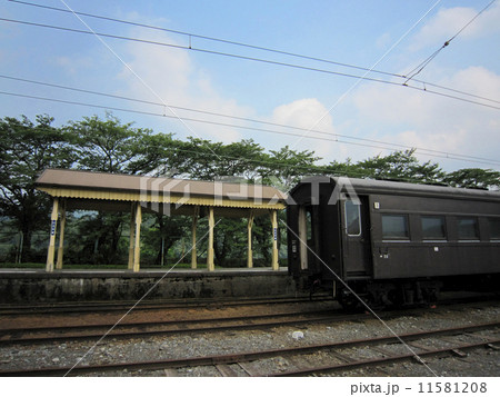 古い列車と駅 11581208